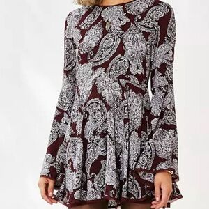 ECOTE' URBAN OUTFITTERS Sascha Bell Sleeve Boho Paisley Mini Dress EUC Size 4
